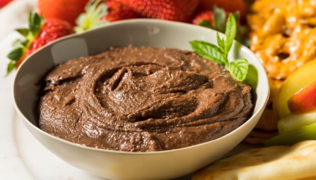 what to eat with chocolate hummus
